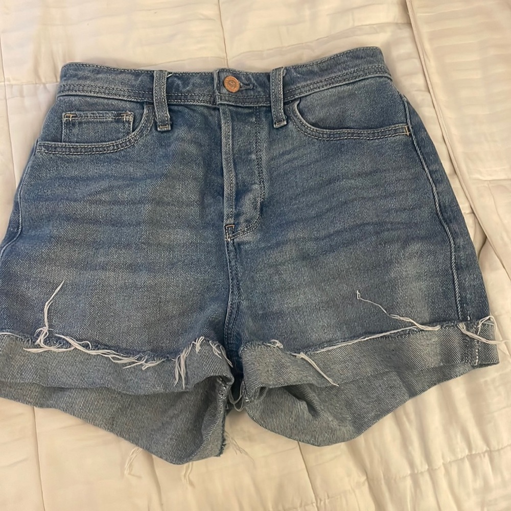 Hollister ultra high rise mom short 3